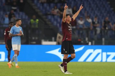 Roma, İtalya 30.10.2022: Salernitana oyuncuları İtalya 'nın başkenti Roma' daki Olimpiyat Stadyumu 'nda SS Lazio ile Salernitana Calcio arasında oynanan 2022-2023 sezonunun zaferini kutluyorlar..