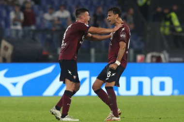 Roma, İtalya 30.10.2022: Salernitana oyuncuları İtalya 'nın başkenti Roma' daki Olimpiyat Stadyumu 'nda SS Lazio ile Salernitana Calcio arasında oynanan 2022-2023 sezonunun zaferini kutluyorlar..