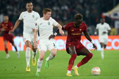 Roma, İtalya 03.11.2022: Ludogorestlerin Cadısı eksikliği, Avrupa Uefa Ligi 2022-2023 C Grubu, 6. gün, Roma 'daki Olimpiyat Stadyumu' nda AS Roman Ludogorestlere karşı AS Romanlar arasındaki futbol maçı sırasında Romanların Cadısı Tammy Abraham eylem halindeydi..