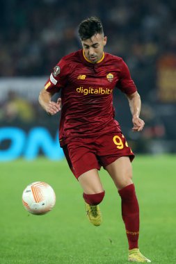 Roma, İtalya 03.11.2022: Roma 'dan Stephan EL Shaarawy Avrupa Uefa Ligi 2022-2023 C Grubu, 6. gün, Roma' daki Olimpiyat Stadyumu 'nda AS Roman Ludogorestlere karşı oynanan futbol karşılaşması sırasında faaliyet gösteriyor.