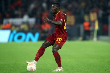 Roma, İtalya 03.11.2022: Roma 'lı Mady Camara Avrupa Uefa Ligi 2022-2023 C Grubu, 6. gün, Roma' daki Olimpiyat Stadyumu 'nda AS Romanlarına karşı Ludogorestler arasındaki futbol karşılaşması sırasında faaliyet gösteriyor.