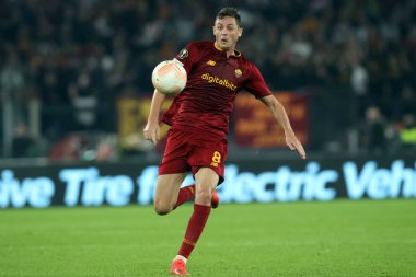 Roma, İtalya 03.11.2022: Roman Nemanja Matiç Avrupa Uefa Ligi 2022-2023 C Grubu, 6. gün, AS Roman Ludogorets ile Roma 'daki Olimpiyat Stadyumu' nda oynanan futbol karşılaşması sırasında görev başında.