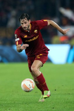 Roma, İtalya 03.11.2022: Roma 'lı Matias Vina, Avrupa Uefa Ligi 2022-2023 C Grubu, 6. gün, Roma' daki Olimpiyat Stadyumu 'nda AS Roman Ludogorets ile Ludogoretler arasında oynanan futbol karşılaşması sırasında eylem halindeydi..