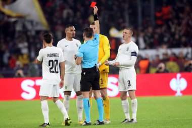 Roma, İtalya 03.11.2022: Avrupa Uefa Ligi 2022-2023 C Grubu sırasında Ludogorestli Olivier Verdon için kırmızı kart, 6. gün, AS Roman Ludogorets 'e karşı Roma Olimpiyat Stadyumu' nda oynanan futbol maçı.