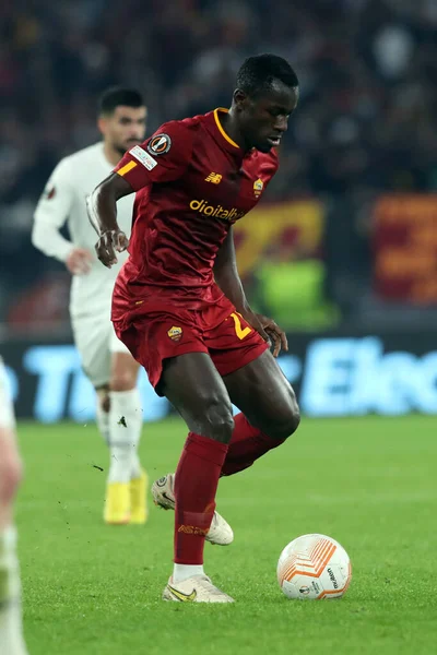 Roma, İtalya 03.11.2022: Roma 'lı Mady Camara Avrupa Uefa Ligi 2022-2023 C Grubu, 6. gün, Roma' daki Olimpiyat Stadyumu 'nda AS Romanlarına karşı Ludogorestler arasındaki futbol karşılaşması sırasında faaliyet gösteriyor.