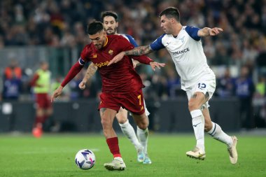 Roma, İtalya 06.11.2022: Romanlı Lorenzo Pellegrini, İtalyan Serie A şampiyonluk maçı sırasında Lazio Romagnoli, SS Lazio 'ya karşı 06 Kasım 2022' de İtalya 'nın başkenti Roma' da oynanan karşılaşma..