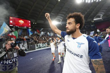 Roma, İtalya 06.11.2022: Lazio 'lu Anderson, İtalya Serie A şampiyonluk maçının finalinde zaferi kutladı: AS Romanlar SS Lazio' ya karşı Stadio Olimpico 'da 6 Kasım 2022' de İtalya 'nın başkenti Roma' da oynanan karşılaşma..