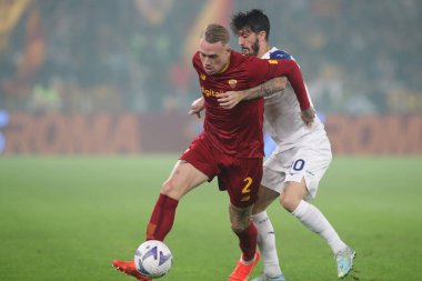 Roma, İtalya 06.11.2022: Romanlardan Rick Karsdorp, İtalyan Serie A şampiyonluk maçı sırasında Lazio 'dan Luis Alberto SS Lazio' ya karşı 06 Kasım 2022 'de İtalya' nın başkenti Roma 'da oynanan karşılaşma..
