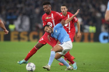 Roma, İtalya 10.11.2022: Jose Machin (Monza), Pedro (Lazio) İtalya Şampiyonası Serie A, futbol maçı sırasında 10 Kasım 2022 tarihinde Roma 'daki Stadio Olimpico' da SS Lazio ile Monza arasındaki maçta görev aldı..