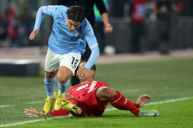 Roma, İtalya 10.11.2022: Luka Romero (Lazio), Monza 'lı Izzo İtalya Şampiyonası Serie A, futbol maçı sırasında, 14 gün sonra, 10 Kasım 2022' de Roma 'da Stadio Olimpico' da SS Lazio 'nun Monza' ya karşı oynadığı maçta..