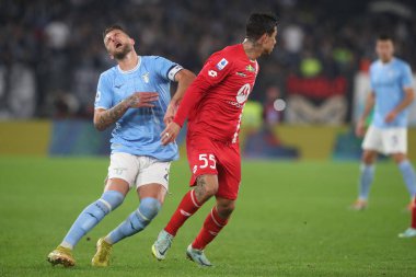 Roma, İtalya 10.11.2022: Milinkoviç Saviç (Lazio), Monza 'lı Izzo İtalya Şampiyonası Serie A, futbol karşılaşması 14. Gün' de, 10 Kasım 2022 'de Roma' da Stadio Olimpico 'da SS Lazio ile Monza arasında oynanan karşılaşmada..