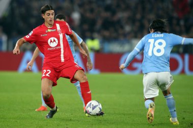 Roma, İtalya 10.11.2022: Filippo Ranocchia (Monza), Luka Romero (Lazio) İtalya Şampiyonası Serie A, futbol maçı sırasında, 14 gün sonra, 10 Kasım 2022 'de Roma' da Stadio Olimpico 'da SS Lazio Monza' ya karşı Monza maçında..