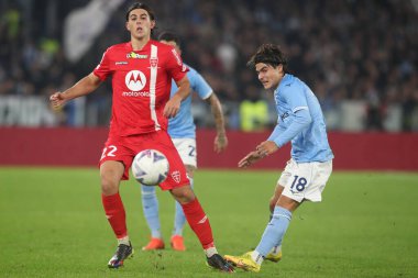 Roma, İtalya 10.11.2022: Filippo Ranocchia (Monza), Luka Romero (Lazio) İtalya Şampiyonası Serie A, futbol maçı sırasında, 14 gün sonra, 10 Kasım 2022 'de Roma' da Stadio Olimpico 'da SS Lazio Monza' ya karşı Monza maçında..