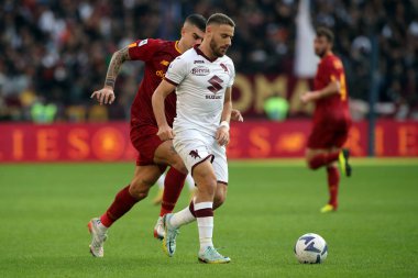 Roma, İtalya 13.11.2022: Gianluca Mancini (AS ROMA) Torino 'lu Vlasiç Nikola, AS Roman ve FC Torino arasında İtalya' nın başkenti Roma 'da oynanan Stadio Olimpico' da oynanan Serie A karşılaşmasında eylem halindedir..