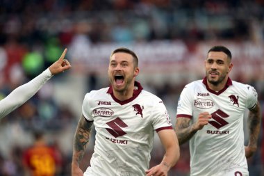 Roma, İtalya 13.11.2022: Torino 'dan Linetty Karol 0-1' lik golü attı ve AS Roman ve FC Torino arasında İtalya 'nın Stadio Olimpico kentinde oynanan Serie A karşılaşmasını kutluyor..