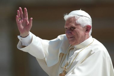 ROME, İtalya - 31.12.2022: (ARCHIVE IMAGE) Joseph Ratzinger, Papa 16. Benedikt, Vatikan 'daki dinleyiciler sırasında. Papa 16. Benedikt 31 Aralık 2022 'de Vatikan' daki Mater Ecclesiae 'de saat 9: 35' te öldü. Papa 2. John Paul 'un 19 Nisan' dan sonraki halefi 