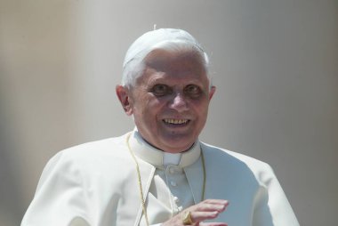 ROME, İtalya - 31.12.2022: (ARCHIVE IMAGE) Joseph Ratzinger, Papa 16. Benedikt Roma Vaitcano 'daki seyirciler sırasında. Papa 16. Benedikt 31 Aralık 2022 'de Vatikan' daki Mater Ecclesiae 'de saat 9: 35' te öldü. Papa 2. John Paul 'un 19 Nisan' dan sonraki halefi