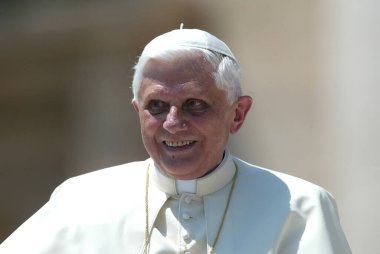ROME, İtalya - 31.12.2022: (ARCHIVE IMAGE) Joseph Ratzinger, Papa 16. Benedikt Roma Vaitcano 'daki seyirciler sırasında. Papa 16. Benedikt 31 Aralık 2022 'de Vatikan' daki Mater Ecclesiae 'de saat 9: 35' te öldü. Papa 2. John Paul 'un 19 Nisan' dan sonraki halefi