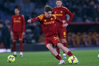 Roma, İtalya 05.03.2023: Nikola Zalwski (AS ROMA), Serie A futbol karşılaşması öncesinde 05 Mart 2023 tarihinde İtalya 'nın başkenti Roma' da oynanan Olimpiyat Stadyumu 'nda AS Roma-FC Juventus Torino maçında ısındı.