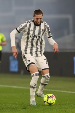 Roma, İtalya 05.03.2023: Serie A futbol karşılaşması sırasında Adrien Rabiot (Juventus) AS Roma ile FC Juventus Torino arasında 05 Mart 2023 tarihinde İtalya 'nın Roma kentinde oynanan karşılaşma.