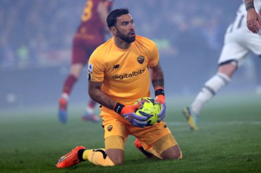 Roma, İtalya 05.03.2023: Rui pedro Patricio (AS ROMA) Serie A futbol karşılaşması sırasında AS Roma FC Juventus Torino ile Olimpiyat Stadyumu 'nda 05 Mart 2023 tarihinde oynanan karşılaşmada