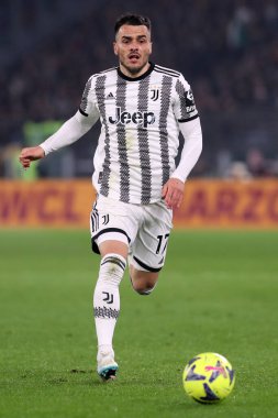 Roma, İtalya 05.03.2023: Filip Kostiç (Juventus) Serie A futbol karşılaşması sırasında AS Roman FC Juventus Torino ile Olimpiyat Stadyumu 'nda 05.2023 Mart' ında İtalya 'nın başkenti Roma' da oynanan karşılaşmada