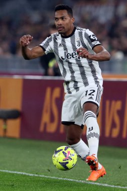 Roma, İtalya 05.03.2023: Alex Sandro (Juventus) Serie A futbol karşılaşmasında AS Roma FC Juventus Torino ile Olimpiyat Stadyumu 'nda 05.2023 Mart' ında İtalya 'nın başkenti Roma' da oynanan karşılaşmada