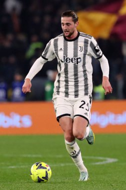 Roma, İtalya 05.03.2023: Serie A futbol karşılaşması sırasında Adrien Rabiot (Juventus) AS Roma ile FC Juventus Torino arasında 05 Mart 2023 tarihinde İtalya 'nın Roma kentinde oynanan karşılaşma.