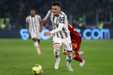 Roma, İtalya 05.03.2023: Filip Kostiç (Juventus) Serie A futbol karşılaşması sırasında AS Roman FC Juventus Torino ile Olimpiyat Stadyumu 'nda 05.2023 Mart' ında İtalya 'nın başkenti Roma' da oynanan karşılaşmada