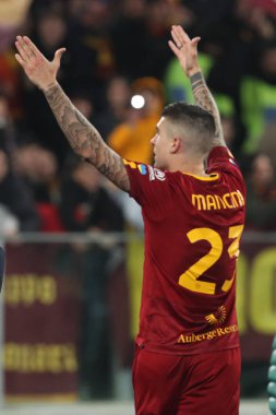 Roma, İtalya 05.03.2023: Gianluca Mancini (AS ROMA), İtalya 'nın başkenti Roma' daki Olimpiyat Stadyumu 'nda AS Roman FC Juventus Torino' ya karşı oynanan futbol karşılaşmasında golü attı ve takımla birlikte kutladı.