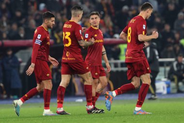 Roma, İtalya 05.03.2023: Gianluca Mancini (AS ROMA), İtalya 'nın başkenti Roma' daki Olimpiyat Stadyumu 'nda AS Roman FC Juventus Torino' ya karşı oynanan futbol karşılaşmasında golü attı ve takımla birlikte kutladı.