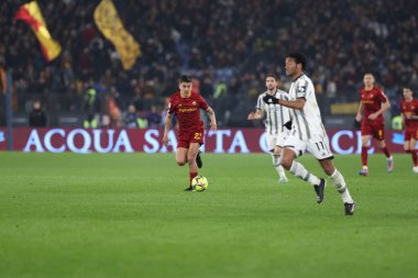 Roma, İtalya 05.03.2023: Serie A futbol karşılaşması sırasında AS Roma FC Juventus Torino ile Olimpiyat Stadyumu 'nda 05.2023 Mart' ında İtalya 'nın başkenti Roma' da oynanmıştır.