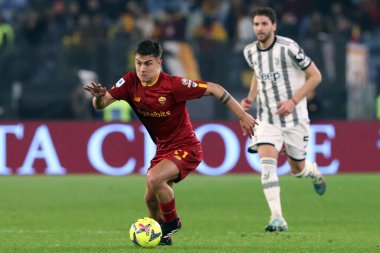 Roma, İtalya 05.03.2023: Paulo Dybala (AS ROMA) Serie A futbol karşılaşması sırasında AS Roma ile FC Juventus Torino arasında 05 Mart 2023 tarihinde İtalya 'nın başkenti Roma' da oynanan karşılaşma.