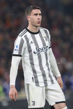 Roma, İtalya 05.03.2023: Serie A futbol karşılaşması sırasında Dusan Vlahoviç (Juventus), AS Roman FC Juventus Torino ile 05.2023 tarihinde İtalya 'nın başkenti Roma' da oynanan Olimpiyat Stadyumu karşılaşmasında