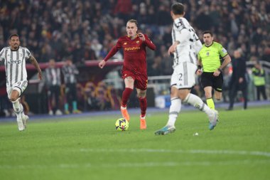 Roma, İtalya 05.03.2023: Serie A futbol karşılaşması sırasında AS Roma FC Juventus Torino ile Olimpiyat Stadyumu 'nda 05.2023 Mart' ında İtalya 'nın başkenti Roma' da oynanmıştır.