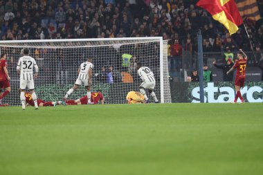 Roma, İtalya 05.03.2023: Serie A futbol karşılaşması sırasında AS Roma FC Juventus Torino ile Olimpiyat Stadyumu 'nda 05.2023 Mart' ında İtalya 'nın başkenti Roma' da oynanmıştır.