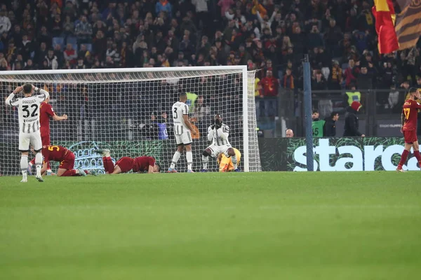 Roma, İtalya 05.03.2023: Serie A futbol karşılaşması sırasında AS Roma FC Juventus Torino ile Olimpiyat Stadyumu 'nda 05.2023 Mart' ında İtalya 'nın başkenti Roma' da oynanmıştır.