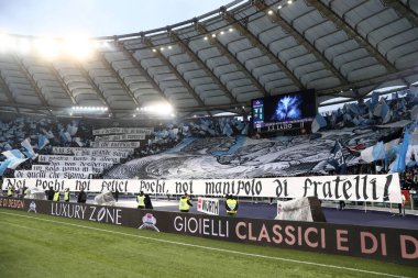 Roma, İtalya 19.03.2023: Serie A Şampiyonası öncesinde Curva Nord 'da Lazio taraftarlarının koreografisi, İtalya' nın başkenti Roma 'da bulunan Stadio Olimpico' da SS Lazio ile AS Roma arasındaki futbol müsabakası.