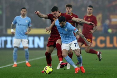 Roma, İtalya 19.03.2023: Andrea BELOTTI, Elseid Hysaj (Lazio) Serie A Şampiyonası sırasında, SS Lazio ile AS Roma arasındaki futbol müsabakası Roma, İtalya 'daki Stadio Olimpico' da.