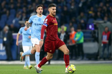 Roma, İtalya 19.03.2023: Serie A Şampiyonası sırasında Gianluca Mancini (AS ROMA), İtalya 'nın başkenti Roma' da bulunan Stadio Olimpico 'da SS Lazio ile AS Roma arasında oynanan futbol karşılaşması.