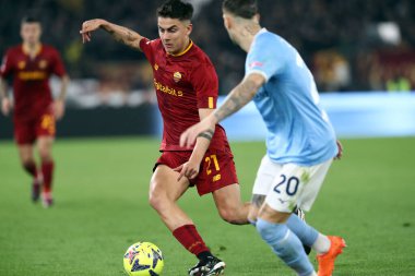 Roma, İtalya 19.03.2023: Serie A Şampiyonası sırasında Paulo Dybala (AS ROMA), İtalya 'nın başkenti Roma' da bulunan Stadio Olimpico 'da SS Lazio ile AS Roma arasındaki futbol müsabakası..