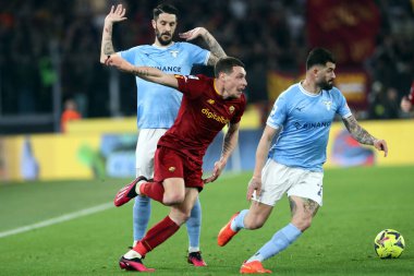 Roma, İtalya 19.03.2023: Andrea Belotti (Roma), Luis Alberto (Lazio), Elseid Hysaj (Lazio) Serie A Şampiyonası sırasında, SS Lazio AS Roma 'ya karşı Roma Stadyumu' ndaki Stadio Olimpico 'da oynanan futbol müsabakası..