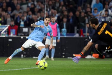 Roma, İtalya 19.03.2023: Mattia Zaccagni (Lazio) golü attı (1-0) ve Serie A Şampiyonası 'nda takımla birlikte, İtalya' nın başkenti Roma 'daki Stadio Olimpico' da SS Lazio 'nun AS Roma' ya karşı oynadığı futbol müsabakası maçını kutladı..