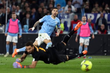 Roma, İtalya 19.03.2023: Mattia Zaccagni (Lazio) golü attı (1-0) ve Serie A Şampiyonası 'nda takımla birlikte, İtalya' nın başkenti Roma 'daki Stadio Olimpico' da SS Lazio 'nun AS Roma' ya karşı oynadığı futbol müsabakası maçını kutladı..