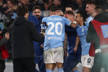 Roma, İtalya 19.03.2023: Mattia Zaccagni (Lazio) golü attı (1-0) ve Serie A Şampiyonası 'nda takımla birlikte, İtalya' nın başkenti Roma 'daki Stadio Olimpico' da SS Lazio 'nun AS Roma' ya karşı oynadığı futbol müsabakası maçını kutladı..