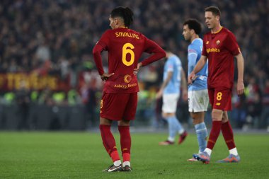 Roma, İtalya 19.03.2023: Chris Smalling (AS ROMA), Serie A Şampiyonası sırasında Nemanja Matiç (AS ROMA), SS Lazio ile AS Roma arasındaki futbol müsabakası Roma, İtalya 'daki Stadio Olimpico' da.