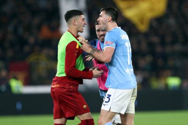 Roma, İtalya 19.03.2023: Serie A Şampiyonası 'nda Romanlarla Lazio oyuncuları (Volpato, Romagnoli) arasında oynanan karşılaşmanın sonunda yaşanan tartışma, SS Lazio' nun AS Roma 'daki Stadio Olimpico' da AS Roma 'ya karşı oynadığı futbol müsabakası..