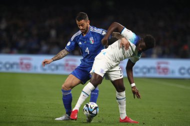 Napoli, İtalya 23.03.2023: Spinazzola, Saka, İtalya 'nın Napoli kentinde bulunan Diego Armando Maradona Stadyumu' nda oynanan Uefa Avrupa Kalifiye Grubu 2024 C Grubu futbol karşılaşması sırasında eylem halindedir..