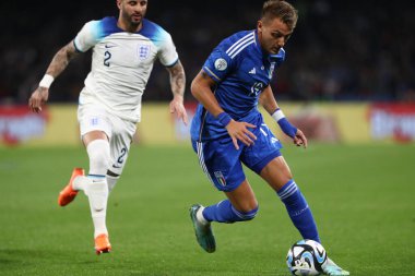 Napoli, İtalya 23.03.2023: Walker, Retegui, İtalya 'nın Napoli kentindeki Diego Armando Maradona Stadyumu' nda oynanan Uefa Avrupa Kalifiye 2024 C Grubu futbol karşılaşması sırasında eylem halindedir..