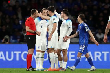 Napoli, İtalya 23.03.2023: Harry Kane, İtalya 'nın Napoli kentinde bulunan Diego Armando Maradona Stadyumu' nda oynanan Uefa Avrupa Kalifiye Grubu 2024 C Grubu futbol karşılaşmasında hakem penaltısını protesto etti..